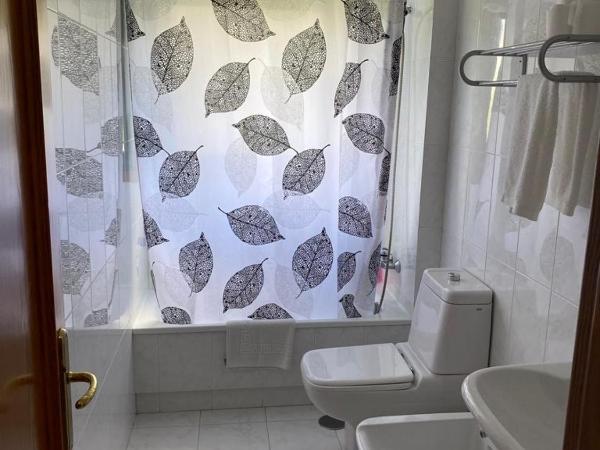 Hostal Pumar : photo 3 de la chambre chambre double standard avec salle de bains commune