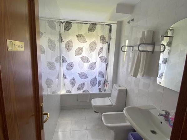 Hostal Pumar : photo 4 de la chambre chambre double standard avec salle de bains commune