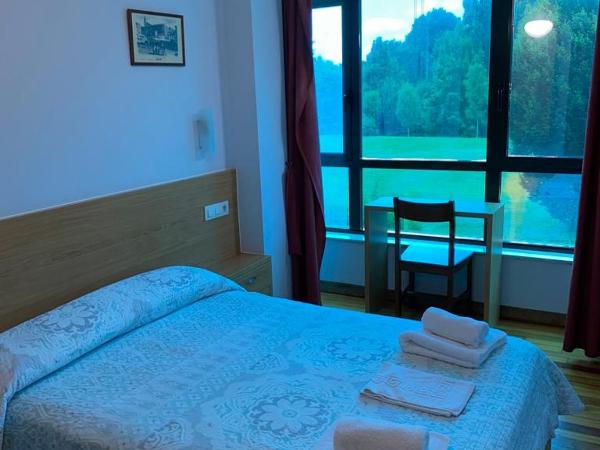 Hostal Pumar : photo 4 de la chambre chambre double avec salle de bains privative extérieure