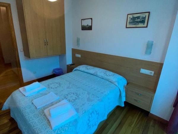 Hostal Pumar : photo 2 de la chambre chambre double standard avec salle de bains commune