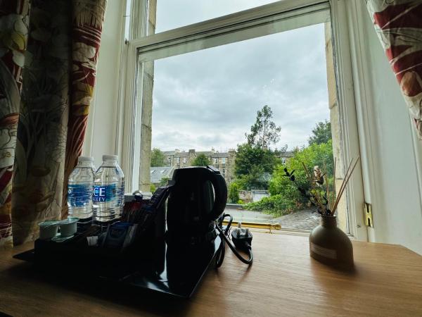 Abbotsford Guest House : photo 5 de la chambre chambre triple avec salle de bains commune