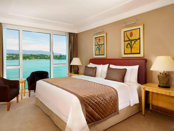 Hotel President Wilson, a Luxury Collection Hotel, Geneva : photo 2 de la chambre chambre lit king-size ou lits jumeaux deluxe - vue sur lac