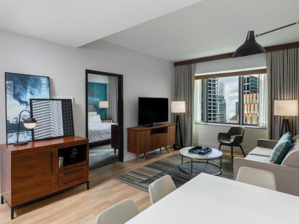 Le Meridien Houston Downtown : photo 1 de la chambre suite lit king-size et canapé-lit