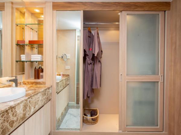 Ramada Plaza by Wyndham Bangkok Menam Riverside : photo 3 de la chambre suite royale lits jumeaux - vue sur fleuve