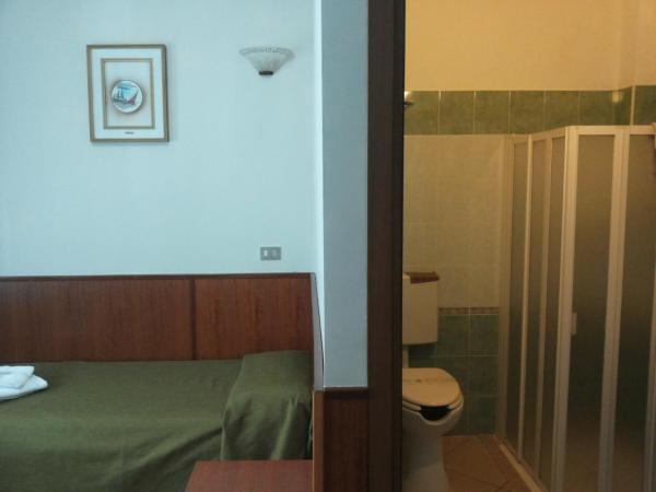 Hotel Le Querce : photo 5 de la chambre chambre triple