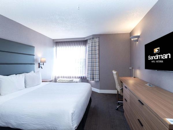 Sandman Hotel Victoria : photo 1 de la chambre suite standard avec 1 lit king-size, canapé-lit, kitchenette