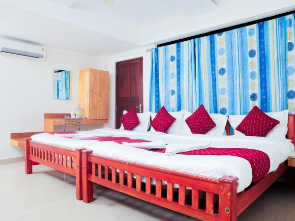 A V Residency : photo 1 de la chambre suite familiale avec douche