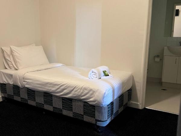 Star Bar Cafe & Hotel : photo 1 de la chambre chambre simple avec salle de bains privative