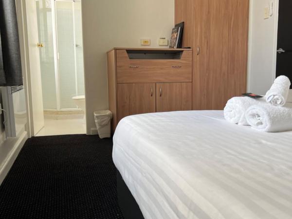 Star Bar Cafe & Hotel : photo 2 de la chambre chambre double avec salle de bains privative