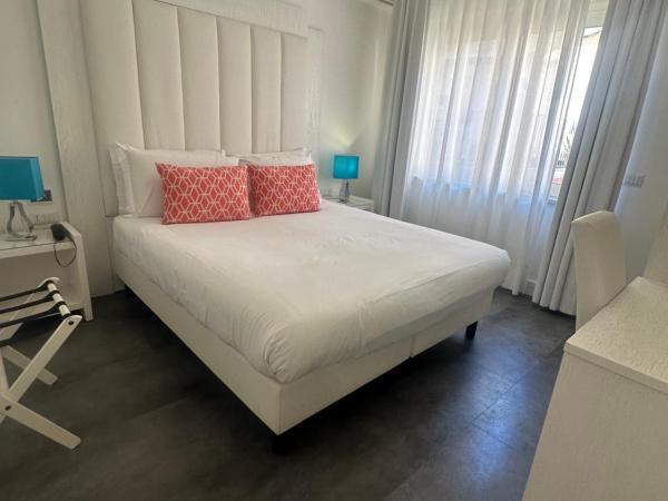 Hotel Tasso Suites & Spa : photo 3 de la chambre chambre double ou lits jumeaux standard