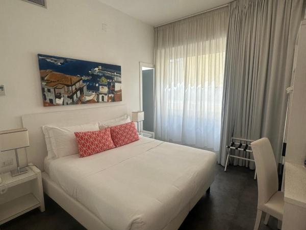 Hotel Tasso Suites & Spa : photo 4 de la chambre chambre double ou lits jumeaux standard