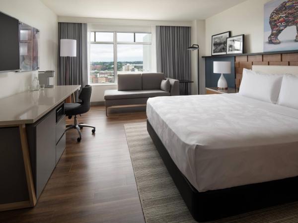 The Bidwell Marriott Portland : photo 3 de la chambre chambre lit king-size club avec accès au salon