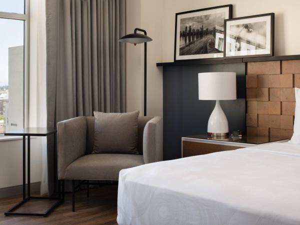 The Bidwell Marriott Portland : photo 4 de la chambre chambre lit king-size club avec accès au salon