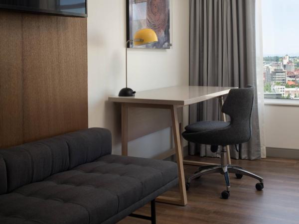 The Bidwell Marriott Portland : photo 5 de la chambre chambre lit king-size club avec accès au salon