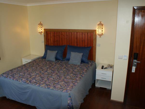 VilaBranca : photo 4 de la chambre chambre triple avec balcon - vue arrière