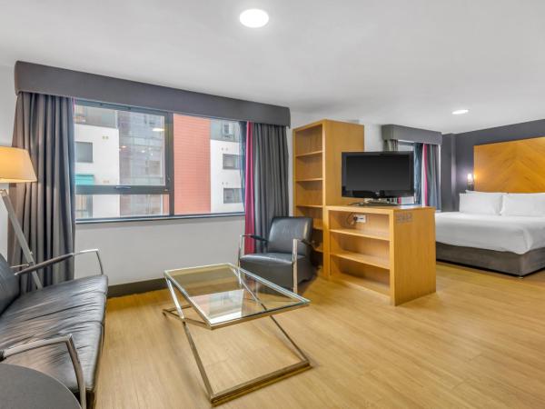 Roomzzz Leeds City West : photo 2 de la chambre studio familial