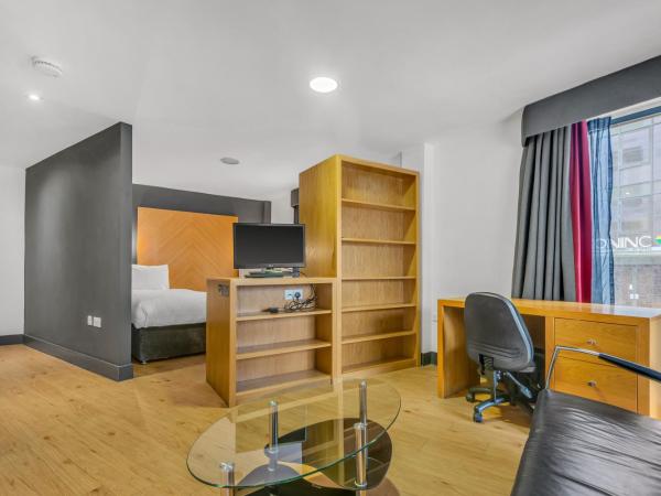 Roomzzz Leeds City West : photo 2 de la chambre chambre lits jumeaux supérieure