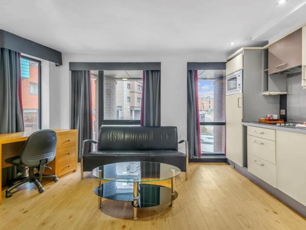 Roomzzz Leeds City West : photo 3 de la chambre chambre lits jumeaux supérieure