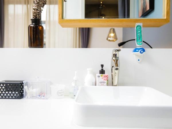 MK Inn : photo 4 de la chambre chambre double - vue sur jardin