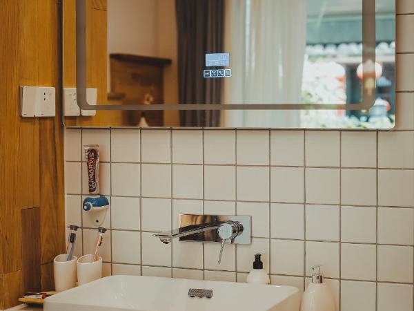 MK Inn : photo 4 de la chambre chambre lit king-size - vue sur jardin