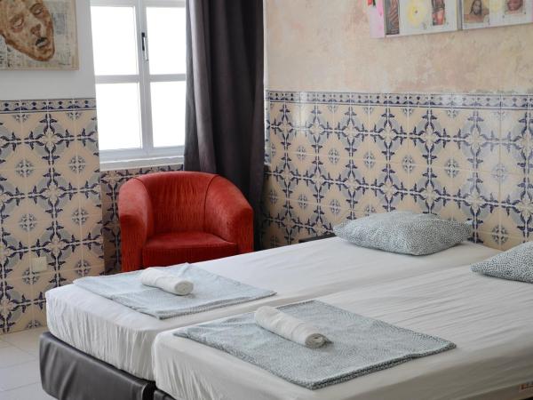 RIA Terrace : photo 3 de la chambre chambre quadruple avec salle de bains commune