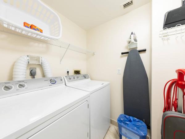 Marriott's Cypress Harbour Villas : photo 6 de la chambre villa 2 chambres adaptée aux personnes malentendantes avec balcon et baignoire spa