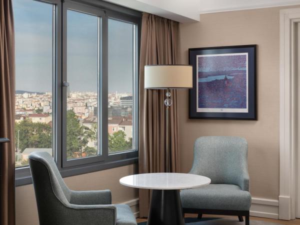 Istanbul Marriott Hotel Pendik : photo 1 de la chambre chambre lit king-size deluxe - vue sur ville