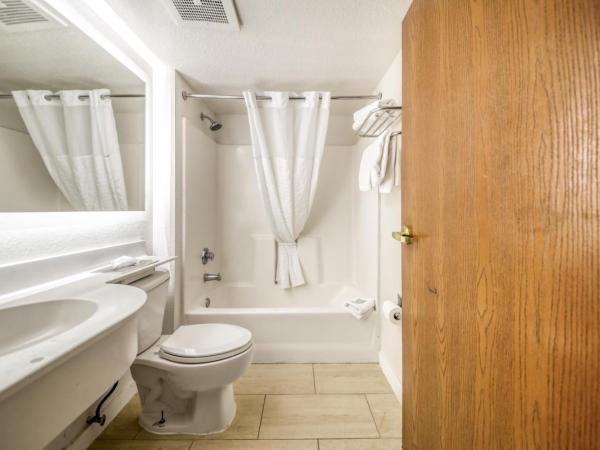 Baymont by Wyndham Orlando-International Dr-Universal Blvd : photo 5 de la chambre chambre avec 2 grands lits queen-size