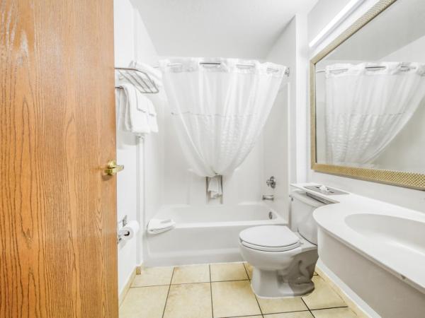 Baymont by Wyndham Orlando-International Dr-Universal Blvd : photo 6 de la chambre chambre avec 2 grands lits queen-size