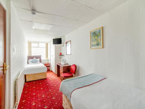 OYO The Golden Cheval Hotel & Shisha Bar : photo 4 de la chambre chambre lits jumeaux standard - vue sur mer
