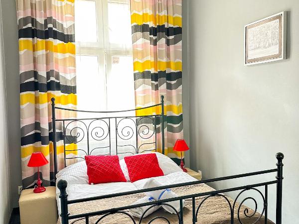 Expolis Residence - City Center MTP TARGI - 24h #betterthanyourEX : photo 7 de la chambre chambre double avec salle de bains privative