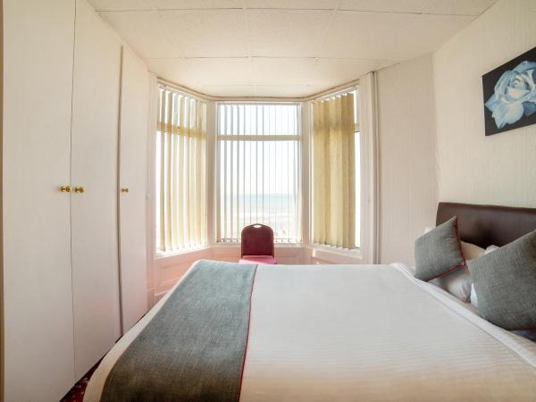 OYO The Golden Cheval Hotel & Shisha Bar : photo 6 de la chambre chambre quadruple - vue sur mer