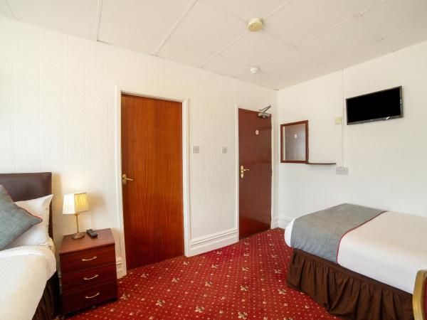 OYO The Golden Cheval Hotel & Shisha Bar : photo 3 de la chambre chambre quadruple - vue sur mer
