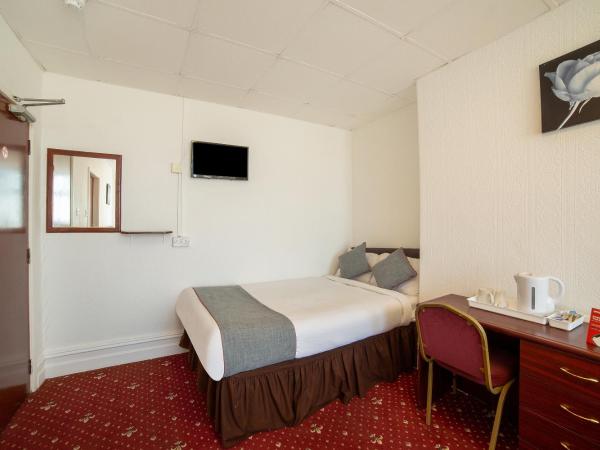 OYO The Golden Cheval Hotel & Shisha Bar : photo 2 de la chambre chambre quadruple - vue sur mer