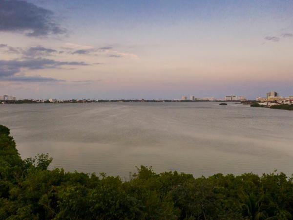 Canopy By Hilton Cancun La Isla : photo 3 de la chambre chambre premium 2 lits queen-size - vue sur coucher de soleil