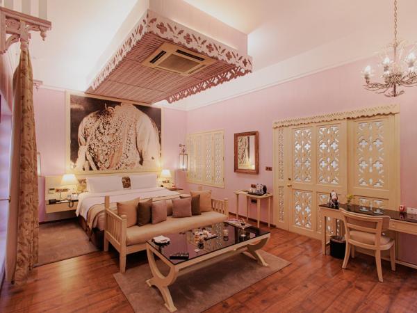 The Ajit Bhawan - A Palace Resort : photo 6 de la chambre chambre double - vue sur piscine
