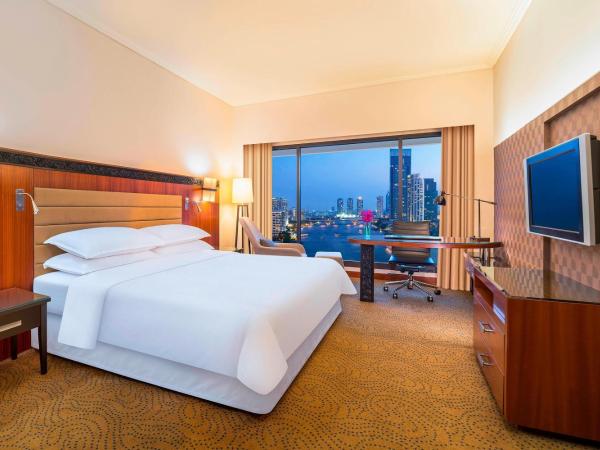 Royal Orchid Sheraton Hotel and Towers : photo 5 de la chambre chambre lit king-size premium deluxe - vue sur fleuve