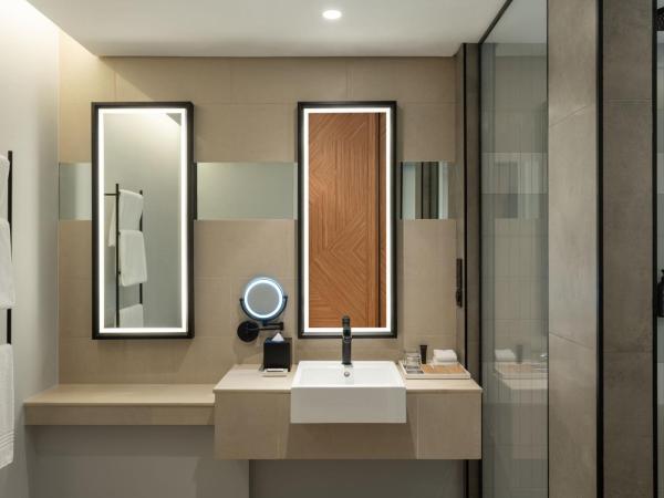 Sheraton Mall of the Emirates Hotel, Dubai : photo 3 de la chambre grande chambre lit king-size deluxe - vue sur toits