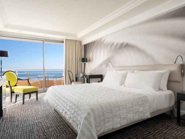 Le Méridien Beach Plaza : photo 1 de la chambre chambre deluxe avec 1 lit king-size et balcon - vue sur mer