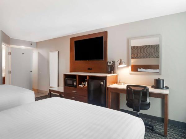 Best Western Plus Commerce Hotel : photo 3 de la chambre chambre avec 2 grands lits queen-size 