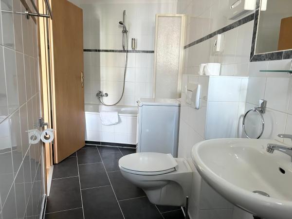 Jahrhunderthotel Leipzig : photo 3 de la chambre appartement - vue sur jardin