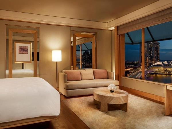 The Ritz-Carlton, Millenia Singapore : photo 1 de la chambre deluxe marina, 1 king bed, marina bay view