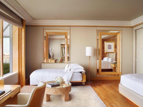 The Ritz-Carlton, Millenia Singapore : photo 1 de la chambre grand kallang, 1 king bed and 1 sofa bed, kallang precinct view