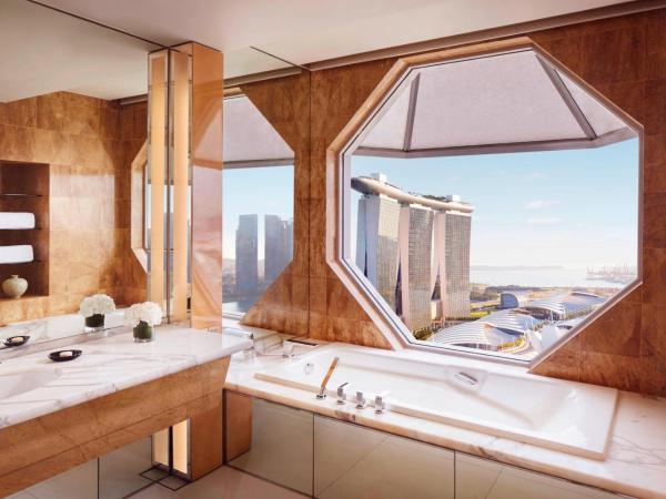 The Ritz-Carlton, Millenia Singapore : photo 5 de la chambre deluxe marina, 1 king bed, marina bay view