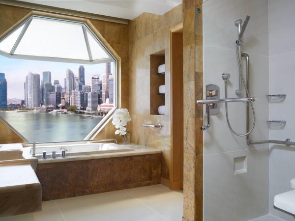 The Ritz-Carlton, Millenia Singapore : photo 4 de la chambre deluxe marina, 1 king bed, marina bay view