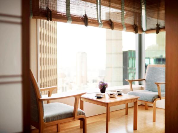 The Ritz-Carlton Osaka : photo 3 de la chambre suite japonaise avec 5 lits jumeaux/simple(s) futons - vue sur ville