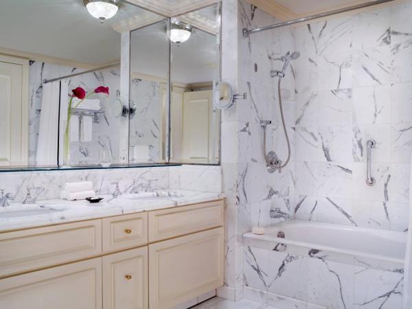 The Ritz-Carlton Osaka : photo 2 de la chambre suite club 1 chambre lit king-size - Étage club - vue sur ville