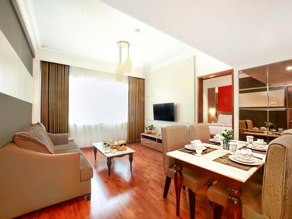 Grand Inna Tunjungan : photo 2 de la chambre suite