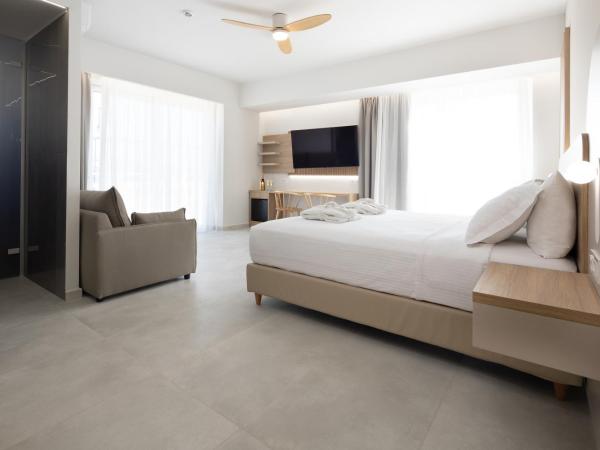 Epavli Grace Hotel : photo 6 de la chambre suite lit king-size avec balcon