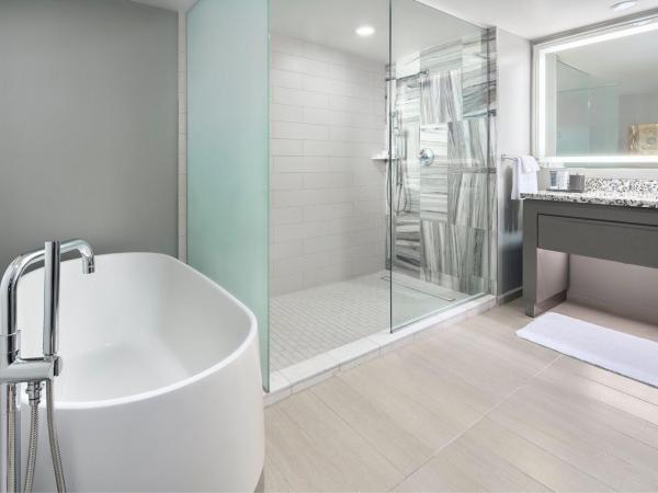 JW Marriott Hotel Mexico City Polanco : photo 6 de la chambre suite junior avec 1 lit king-size, canapé-lit et accès au salon exécutif 